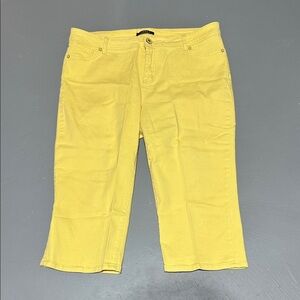 Roz & Ali Yellow Jean Capri Pants (Women’s 16)